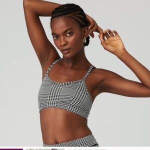 Alo Yoga Jacquard glenplaid gratitude bra black and white small